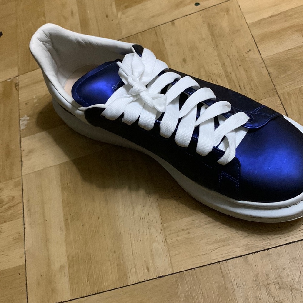 Selling very expensive Alexander McQueen shoes